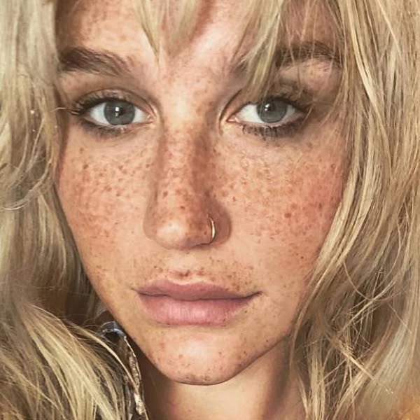 23 Gorgeous Celebs Without Makeup